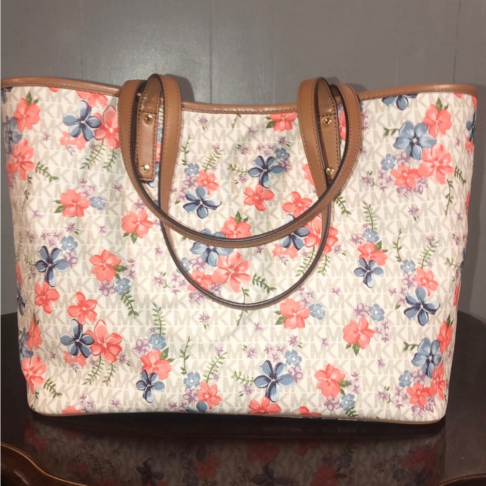 Michael Kors Large Floral Tote NWT Carter Vanilla Multi - Picture 4 of 6